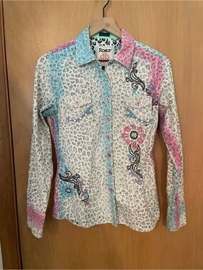 Roar Leopard Snap Button Studded Embroidered Shirt Size S.